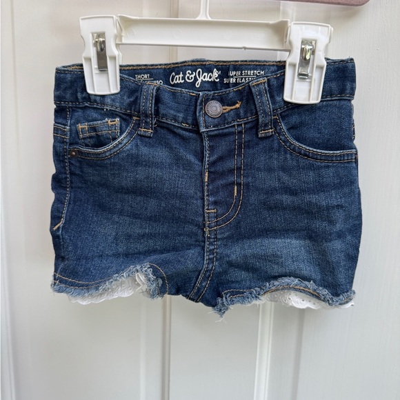 NWOT Cat & Jack 3T Girls Super Stretch Blue Denim Shorts with White Lace Trim - Picture 1 of 4